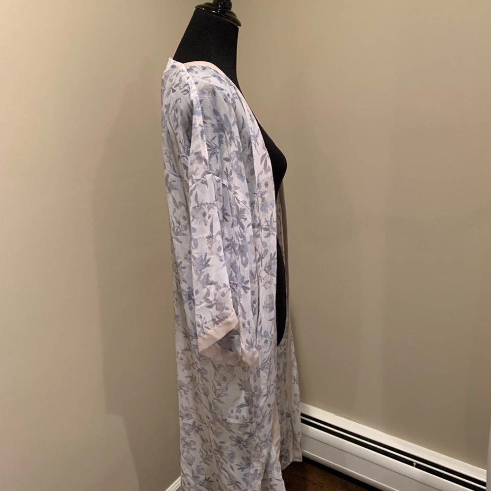 BCBG kimono style top